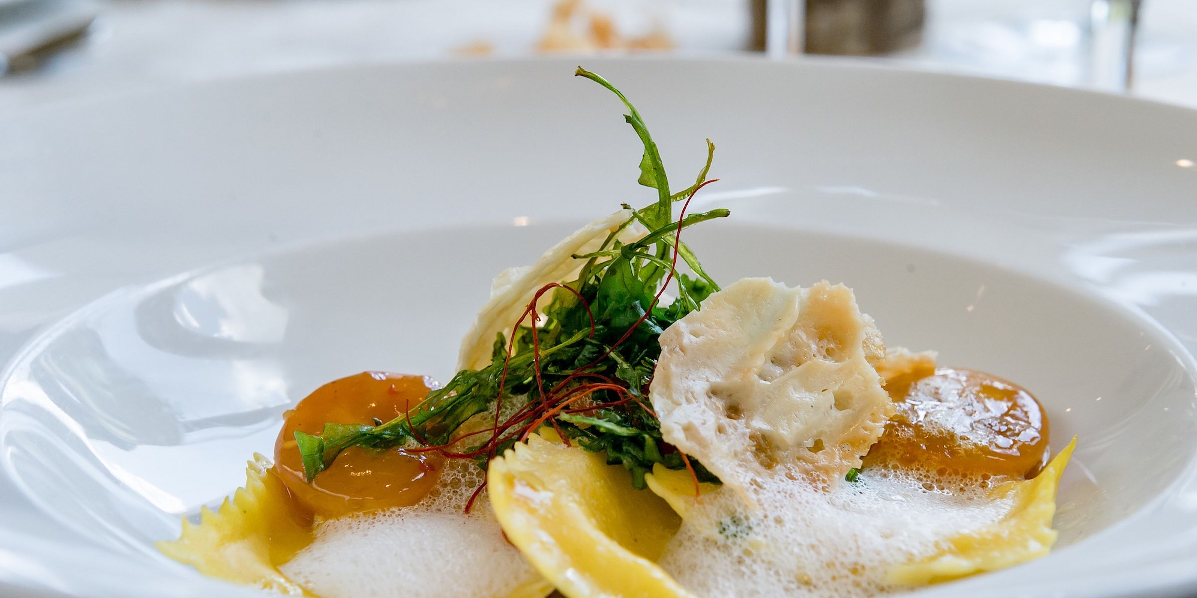 Hausgemachte Ravioli mit Schaumsauce aus der Küche des Hotels Inntalerhof in Mösern